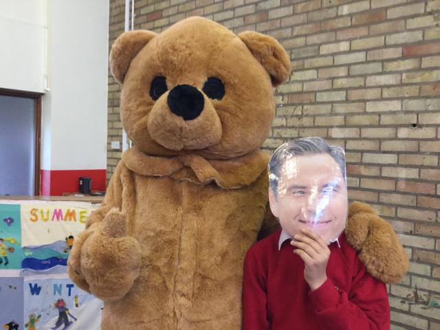Monkhouse1's tweet photo. @davidwalliams We would much prefer a real selfie with you...
#walliams2monkhouse #proudofmyselfie http://t.co/fVg7wd28Uh