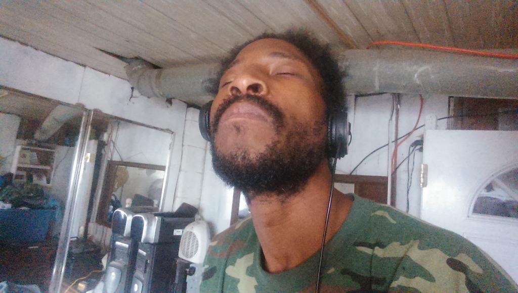 Speakerbo say happy birthday Bobby Brown keep your head up 