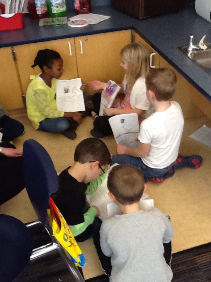 Conroy1stGrade's tweet photo. Students loved teaching each other with their teaching chapter books during our writing celebration today! http://t.co/WorqrgTeyJ