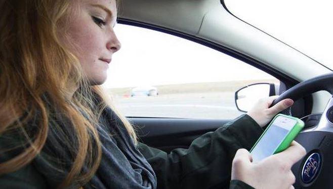 globedrive's tweet photo. 90% say texting and driving is unacceptable, yet 22% admit to doing it @CAA http://t.co/aZEjvg941b http://t.co/kNiXASjSxV