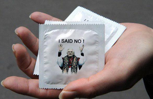 onereasonaday's tweet photo. #reason41 : #police of #NY finds a box of 1000 #condoms but no one to claim it http://t.co/czhf8dDY3L http://t.co/V0K9qJeJ6K