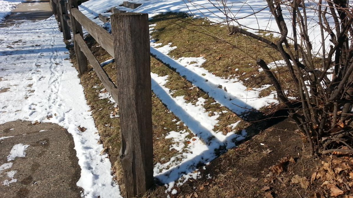 summitbeer's tweet photo. Snow thinks it's all slick hiding out behind fence posts. You can't run forever, snow! You shall melt. #FrostLineRye http://t.co/DsYIC6sV4n