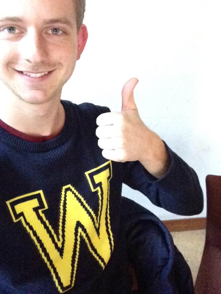 @GreenOfficeUU preparing for <a href="/WijZijnMorgen/">Studenten voor Morgen</a> warm sweater GA in my warm sweater! W for Weerd #narcisst #warmetruiendag