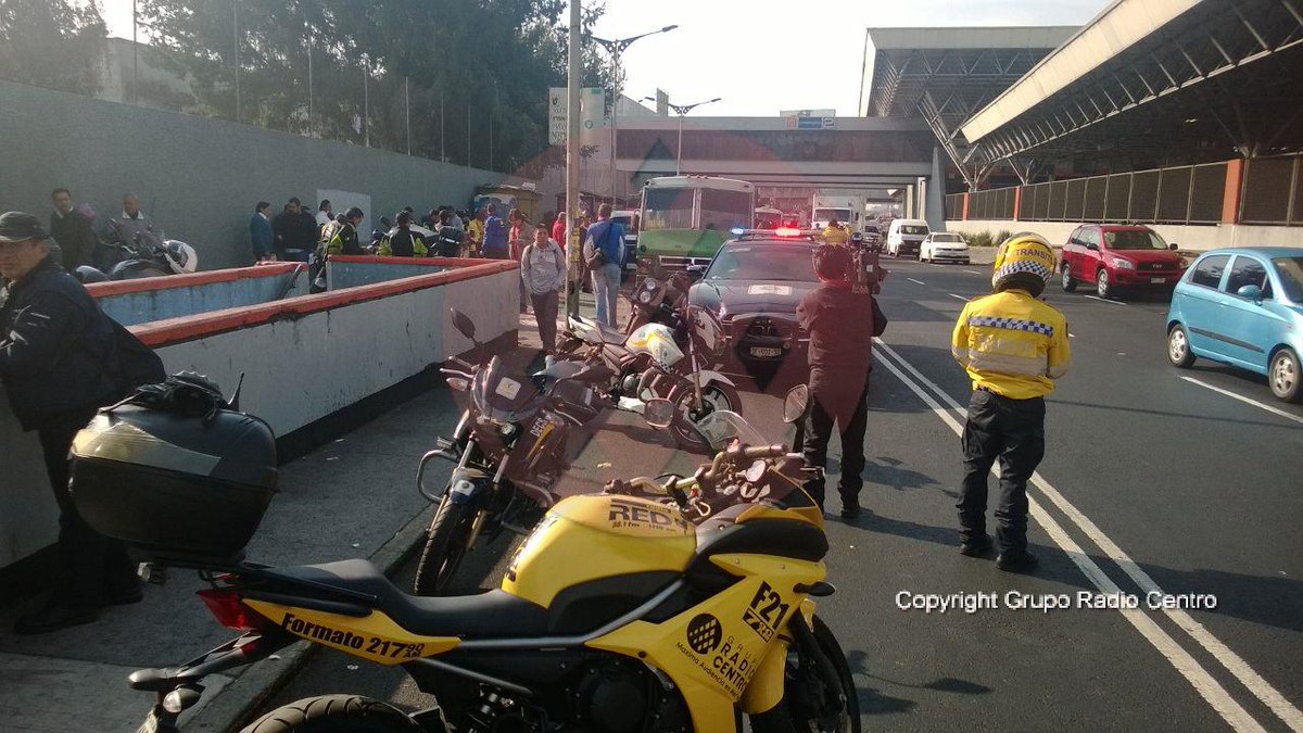 CopilotoDF's tweet photo. “@TraficoF21: Se concentran #manifestantes en Calz. San Antonio Abad a la altura del metro Chabacano hacia el centro http://t.co/yJC5Rg8KDM”