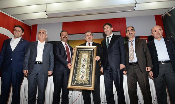 Bu kararın teşkilatımız, milletimiz, ülkemiz ve dünya mazlumları için hayırlara vesile olmasını temenni ediyorum.++