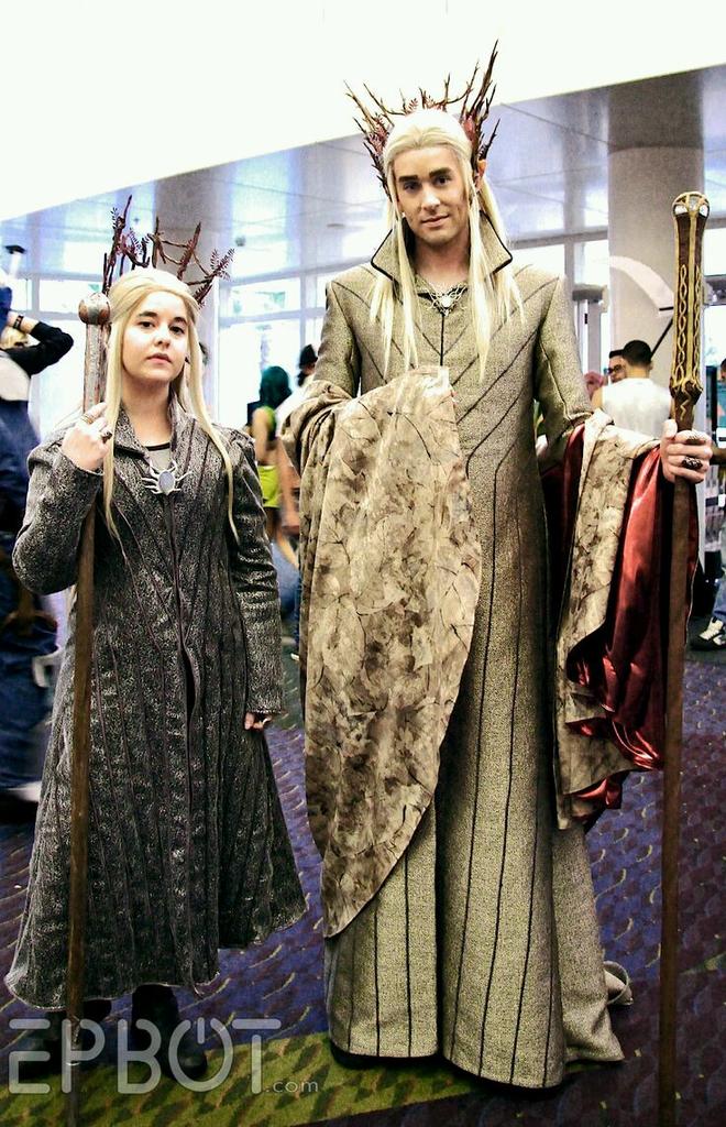 xjustgorb's tweet photo. Me with @Thranduart . Freaking out just a bit! #Thranduil #cosplay #megacon2014 #majestic #Thehobbit #sassking http://t.co/de8vvxGxEx