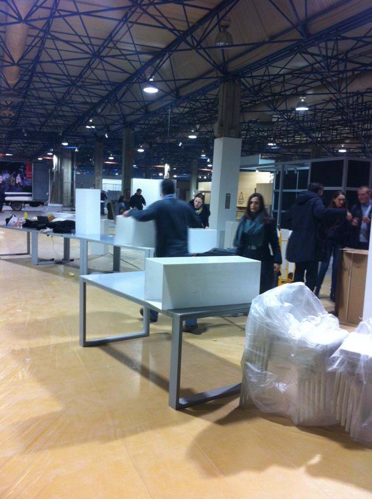 MenutEstudio's tweet photo. Workingtime! montaje de #alineahabitat. La próxima semana nos vemos en @habitatvalencia ,info: http://t.co/E9TEPEi8au http://t.co/oiZHrJHlK7