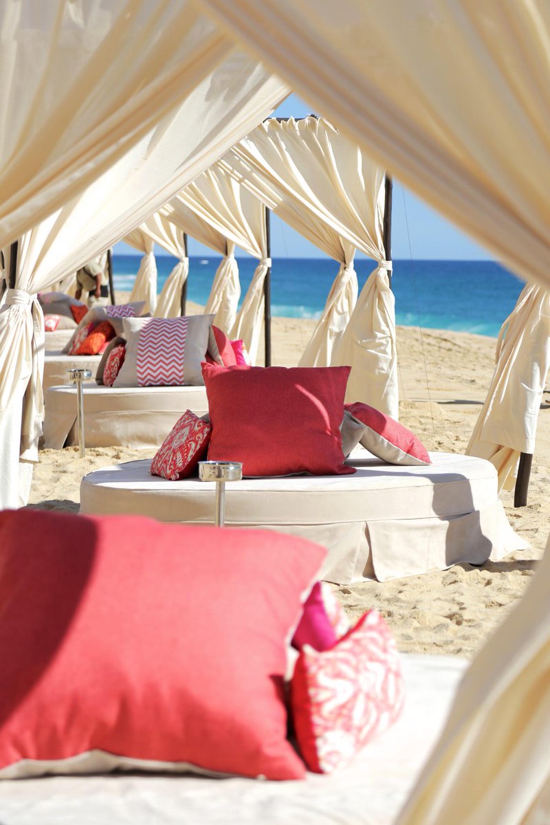 delcaboevents's tweet photo. #CasualFriday Your #caboevent doesn't always have to be formal. A #cabobeachevent: casual, relaxed and still glam! http://t.co/dmEyErHhv7