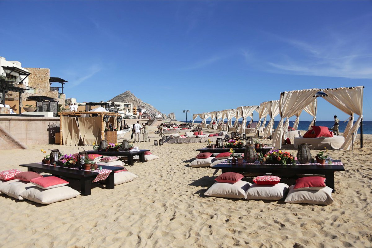 delcaboevents's tweet photo. #CasualFriday Your #caboevent doesn't always have to be formal. A #cabobeachevent: casual, relaxed and still glam! http://t.co/dmEyErHhv7