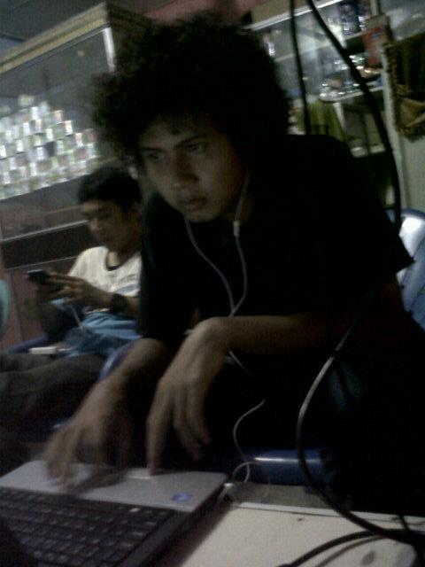 Sociology02's tweet photo. Sii Kibo lagi browsing ceritanya ☺ http://t.co/qXY1SrnBjq