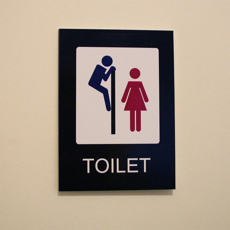 BebopRegalos's tweet photo. Cartel original de plástico para pegar en la puerta del baño. http://t.co/XbmbCw1SV5. http://t.co/kBLyza4kvO