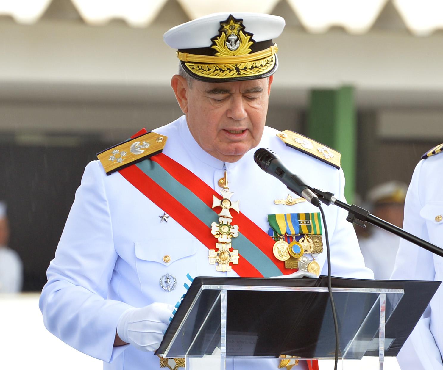 Brasil: Novo comandante da Marinha dará prioridade aos programas nuclear e de submarinos