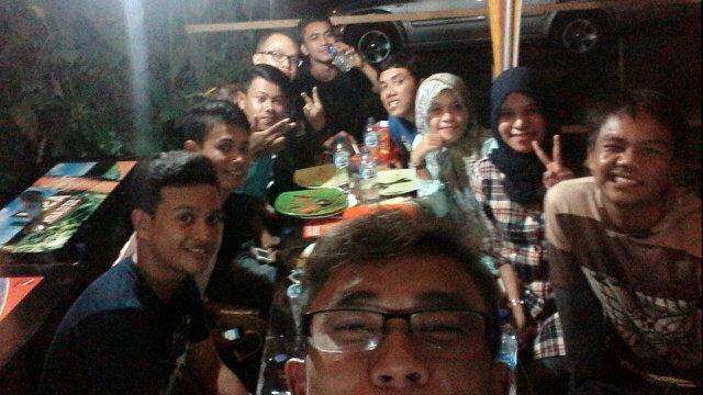 Sociology02's tweet photo. #KAMPRETO selfie kesetanan... #NasGoeSyetan http://t.co/BYhxkTT6bU