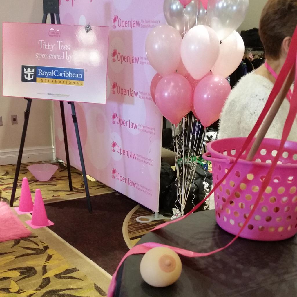 Nalinie_Sharma's tweet photo. Yea that's a boob...lol #Winterboob #Tittytoss #charity #BreastCancerAwareness http://t.co/g3SvEAFWa4