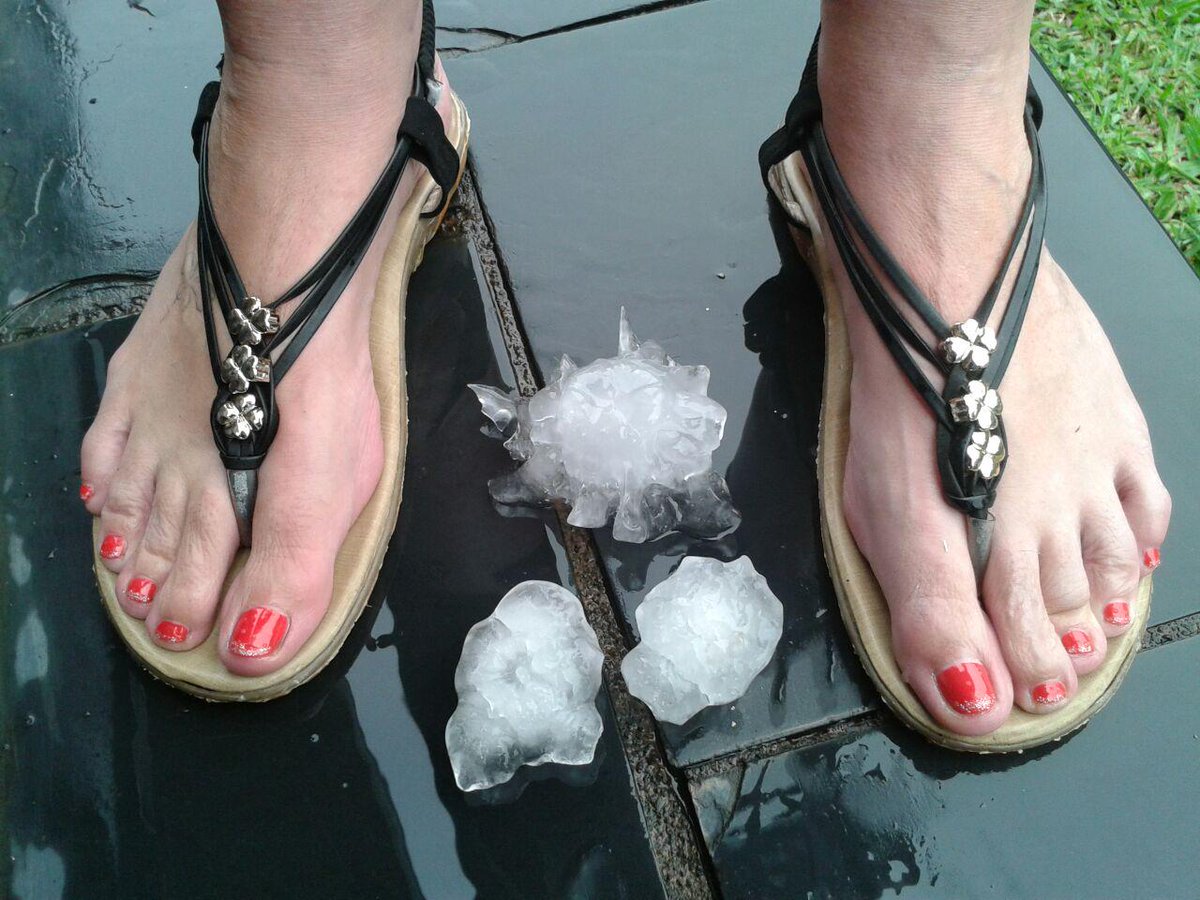 Janine_More's tweet photo. Hectic hailstorm in Pietermaritzburg!!! #Insurance claims are going to be hectic!! 😳 http://t.co/7kbB1MFXR0
