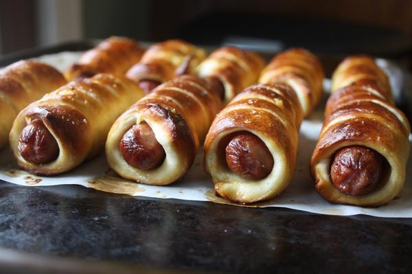 BlueMoonBrewCo's tweet photo. Our #FaveTweetOfTheWeek: RT @yearroundgiving 3 words: BEER PRETZEL DOGS!! Recipe:http://t.co/oIyG58yGis #beer http://t.co/muxUweJ8wh