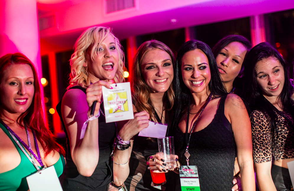 CamConOfficial's tweet photo. @RaydollsHouse @TinaMariexxx @StaceyHavoc #camcon2014 #pics #miami #welcomeparty http://t.co/fac8v2tsOO