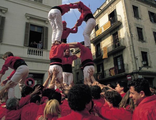 muyinteresante's tweet photo. Te explicamos el curioso origen de los castellers: http://t.co/sSIwfbLfBF http://t.co/wsQPs00aHH