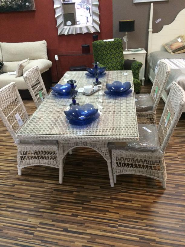 _vit10's tweet photo. Vendo "Conjunto De Mesa Y Cuatro Sillas, Exterior" en #wallapop http://t.co/UNMBXtzS8X http://t.co/TJMJh0AMV8