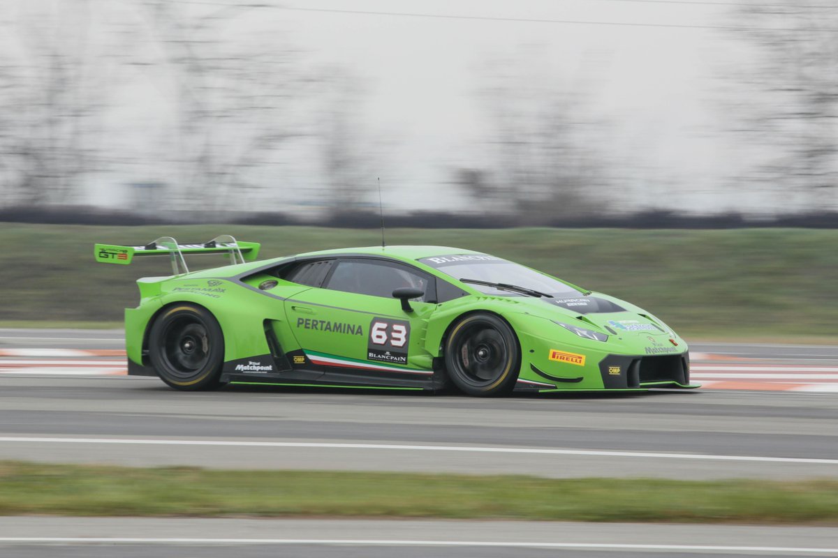 Lamborghini's tweet photo. We're testing the new #LamboHuracan GT3 and the #SuperTrofeo version @AragonMotorLand > http://t.co/hNFGWWmkuA http://t.co/C3Fxv1ev0C