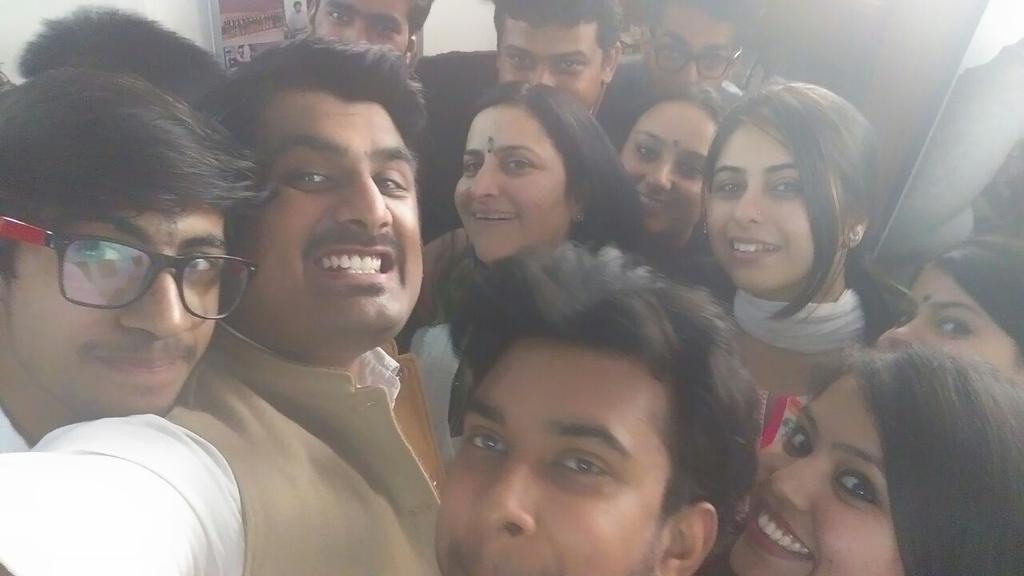 preetiihoon's tweet photo. There's no place better on earth than this today! :-)) #Moments #Feb6 #Guru #Bday #Celebrations @DevonKaAshish http://t.co/ZnuaOFSH4p