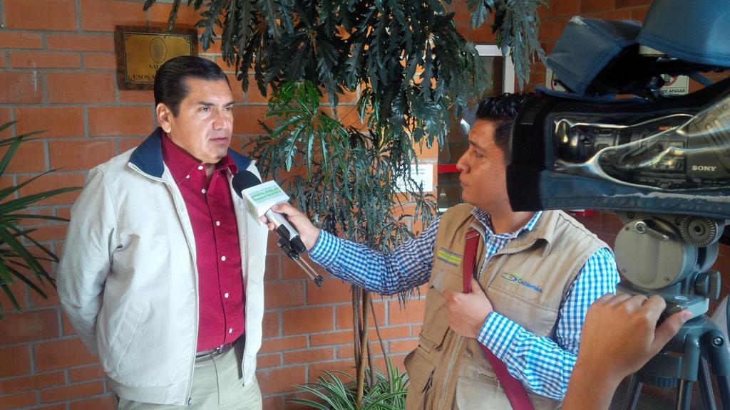 IDEFOMM's tweet photo. Entrevista con CABLEMAS al Encargado de la Dirección General del IDEFOMM, sobre el tema de Laudos en los Municipios http://t.co/2GILFXeLtN