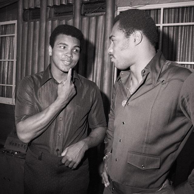 MuhammadAli's tweet photo. “My face is so pretty, you don’t see a scar, which proves I’m the king of the ring by far!” #MuhammadAli http://t.co/GkLHBm8WxY