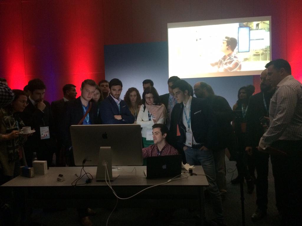 PerceptionHub's tweet photo. ¡Vaya show hemos montado esta mañana en #iealumniforum! @oculus, @LeapMotion, impresión 3D... Un poco de todo, vamos. http://t.co/mu5xHgrwqS
