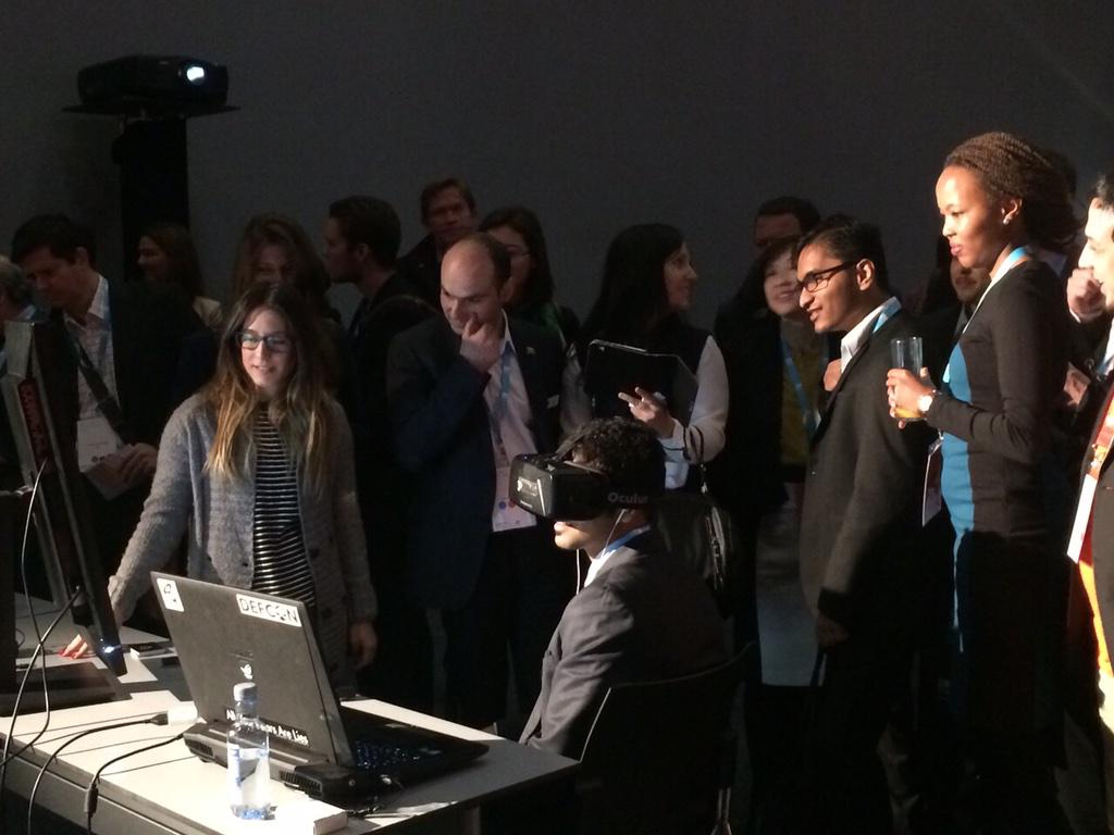 PerceptionHub's tweet photo. ¡Vaya show hemos montado esta mañana en #iealumniforum! @oculus, @LeapMotion, impresión 3D... Un poco de todo, vamos. http://t.co/mu5xHgrwqS