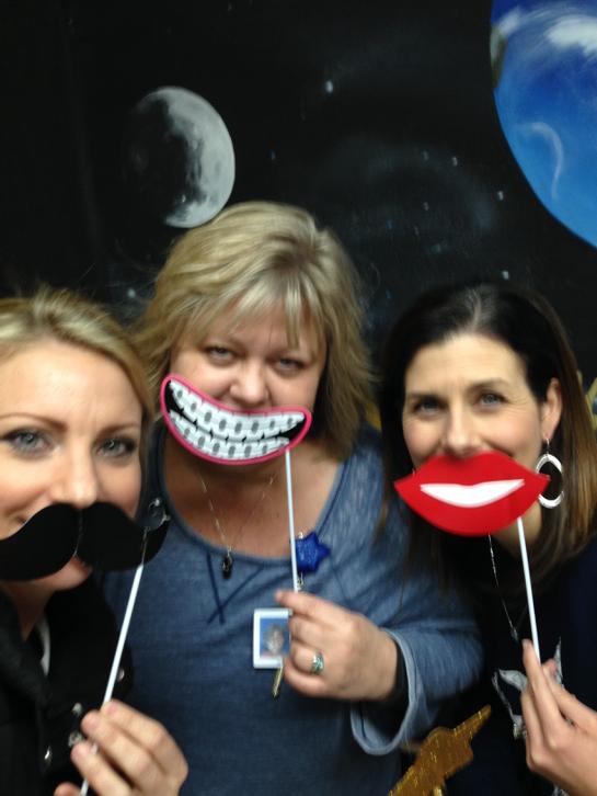NicoleGeiler's tweet photo. #makeitsmile @SkaggsElem @lhodgeskaggs @MsBruceSkaggs @nicolegeiler http://t.co/HHa2O1mvJ1