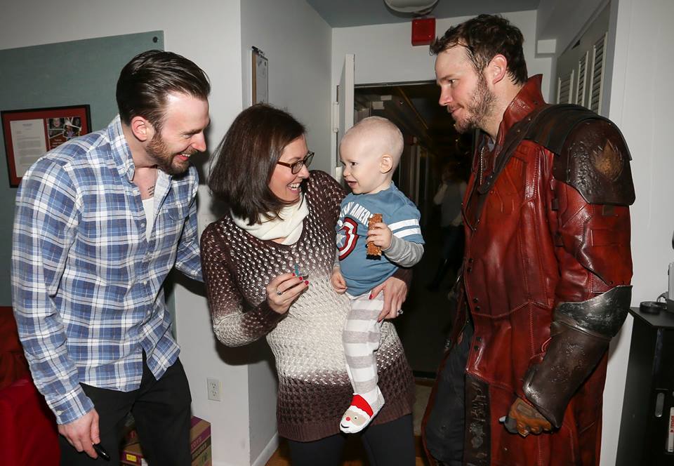 guiltyx's tweet photo. Teddies, babies and jersey's :3 https://t.co/FiB0yJ3Jes @chris_haven @prattprattpratt @ChrisEvans @seattlechildren http://t.co/EfFj9zmlPB