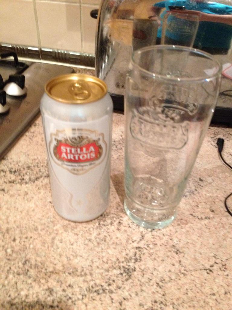 zf0745johnnyh's tweet photo. After 36 days, 17 hours and 50 minutes it's time for #stellaoclock How I've missed you Stella!! http://t.co/P40yNkcJwh