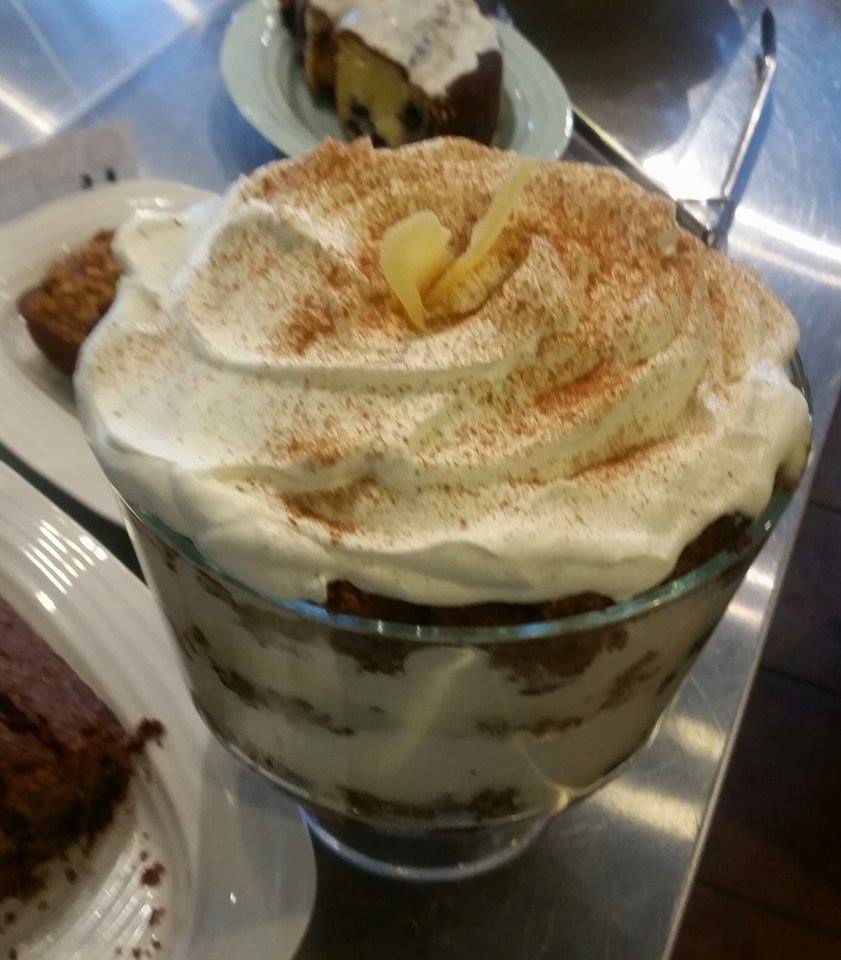 MagpiesPicnic's tweet photo. Beat the blowing snow blues... gingerbread and vanilla custard trifle topped with fresh whipped cream! http://t.co/1g1k1Bvmcp