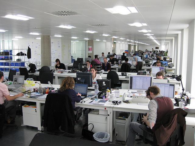 YourPhysioPlan's tweet photo. Are you sat at a desk all day long? Preventative #physiotherapy can help prevent damage to your #posture &amp; #health http://t.co/jDzFxCwyt0