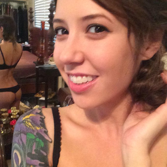 Waiting for my curls to dry... ⏳ #heatlesswaves http://t.co/QZpqshYfyp<a href="/tag/heatlesswaves"class="tags">#heatlesswaves</a>