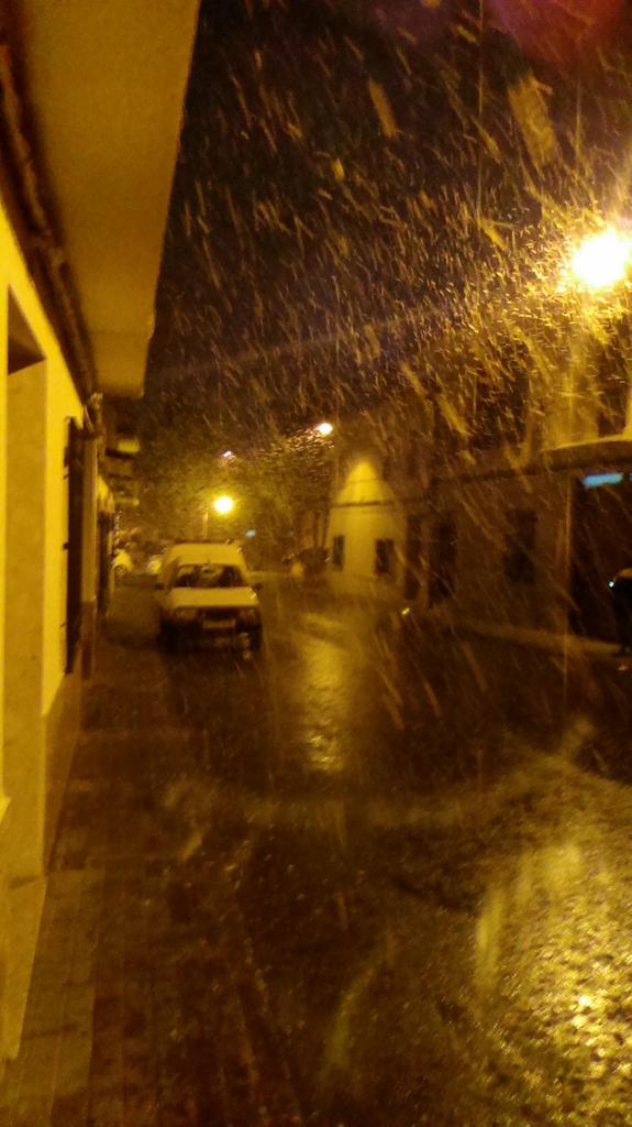 PierceRichar's tweet photo. @tiempobrasero nevada en Bolaños de Calatrava http://t.co/FWcJ3cwSIv
