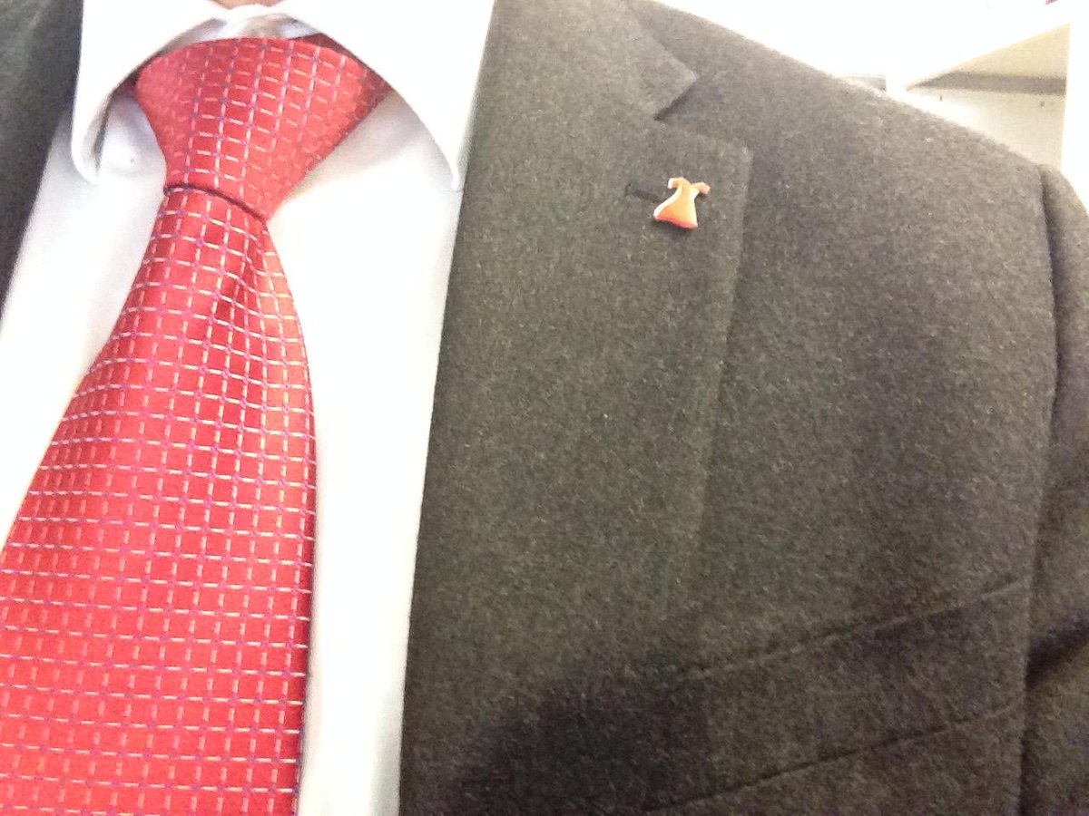 Marnecheck's tweet photo. TY @TODAYshow @SavannahGuthrie for the reminder to #GoRedTODAY @GoRedForWomen. The pin is borrowed from  @irishmac19 http://t.co/vpaagxIm0J