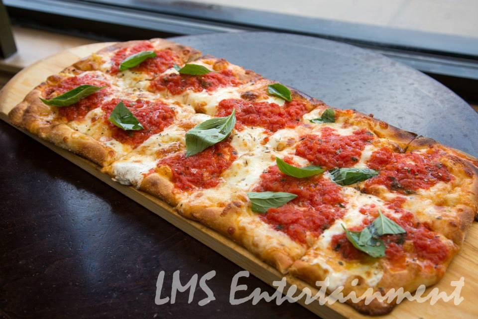Trattoria35's tweet photo. Della Nonna Pizza. Upside down pizza. The cheese first then the sauce. http://t.co/vmZKkoMWXT