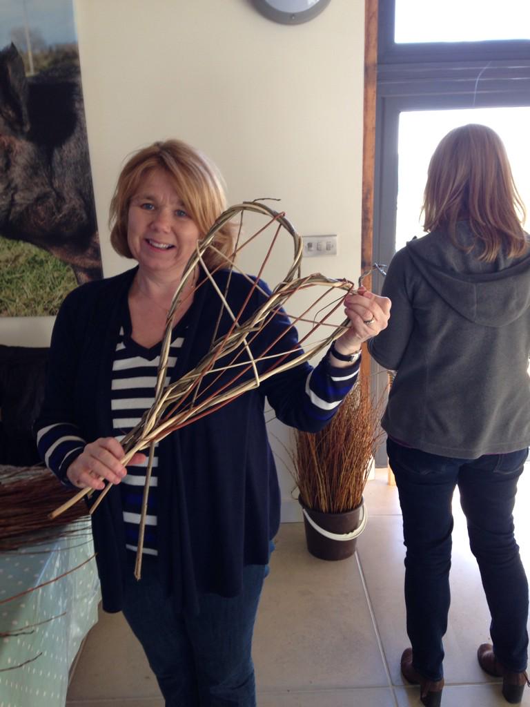 CathGrayFlowers's tweet image. Brilliant fun today @farmerhumble learning the art of willow heart making with Wyldwood Willow #learntsomethingnew