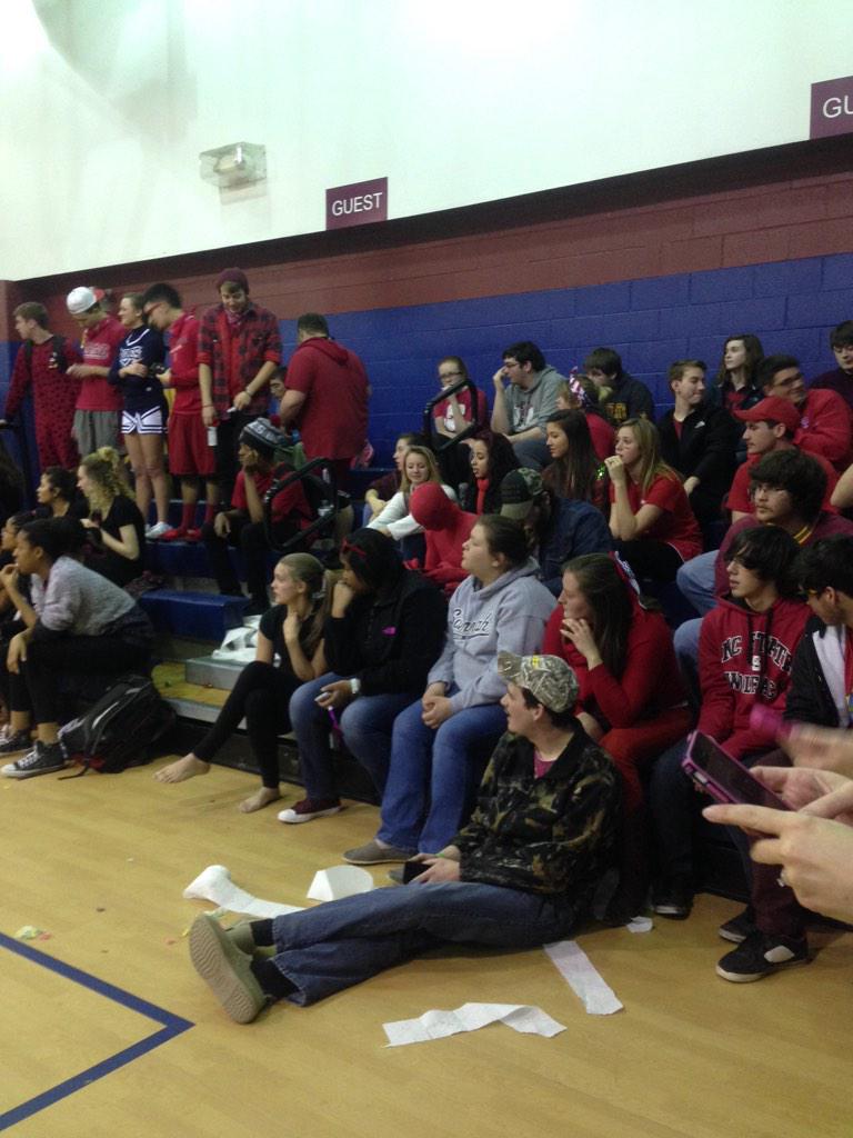 English_Diva's tweet photo. #EWAhoco pep rally! http://t.co/mWQtW5vAAk