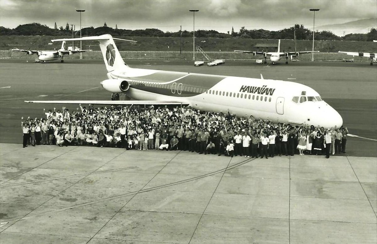 HawaiianAir's tweet photo. #HawaiianLoves: #Ohana - Sometimes family extends beyond blood. Who are you thankful for in your extended ohana? #TBT http://t.co/2D2QcwQGmh