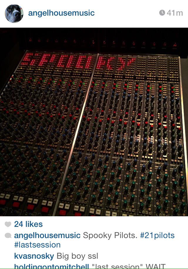 odetomitchell's tweet photo. http://t.co/EonxV03Tkg maybe they're still in London and this is their last London session??