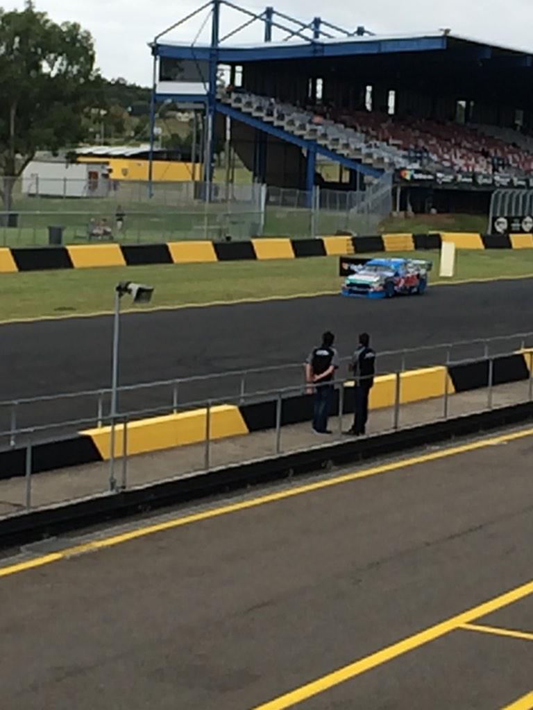 buxsieluke's tweet photo. @v8supercars super test at Eastern Creek. Unbelievable to watch! #loud #sofast http://t.co/qkoz1ix2A6