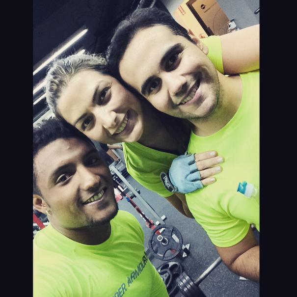 michellempuga's tweet photo. #teamhighvisyellow #powerclub #fridayworkout https://t.co/cqmcsoJPve http://t.co/hxRryWXy91