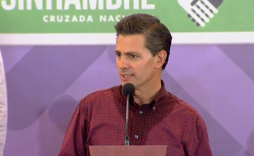 SEIDURColima's tweet photo. #EnVivo visita de @EPN en Colima con @gobernador_mam #ColimaConEPN http://t.co/uY31JZg2is http://t.co/LU9tLiAvyV