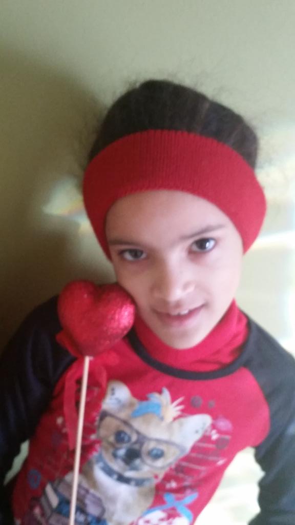 elssi1729's tweet photo. Ella también nos apoya #poderdemujer #GoRedSelfie #GoRedForWomen #Hhn #goredforheart #Descodificate http://t.co/1Hn2xmXSXk