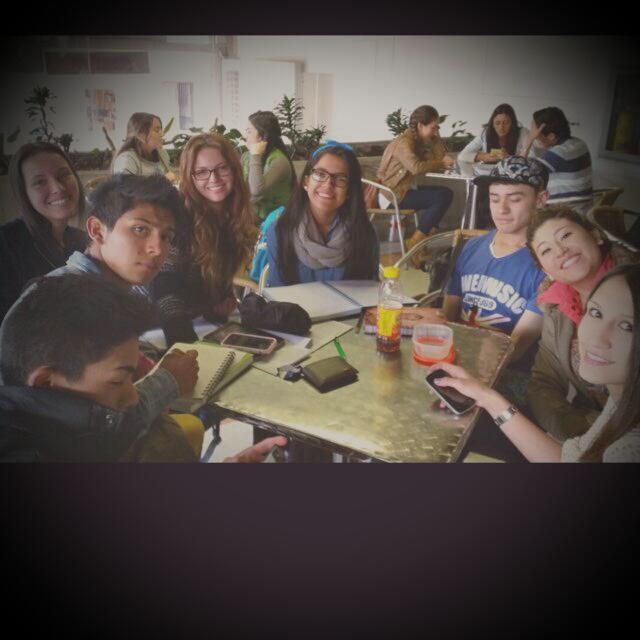 RichardDick3's tweet photo. Compañeros 📚🎶🚪🏁 http://t.co/DbJFpYwsmW