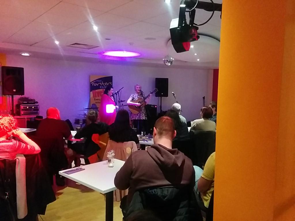 50shadesofsci's tweet photo. The rather marvellous @W8ForWednesday creating a fantastic atmosphere @ForstersBistro #TFIFlive #girlcrush http://t.co/BgunQ9yRUy