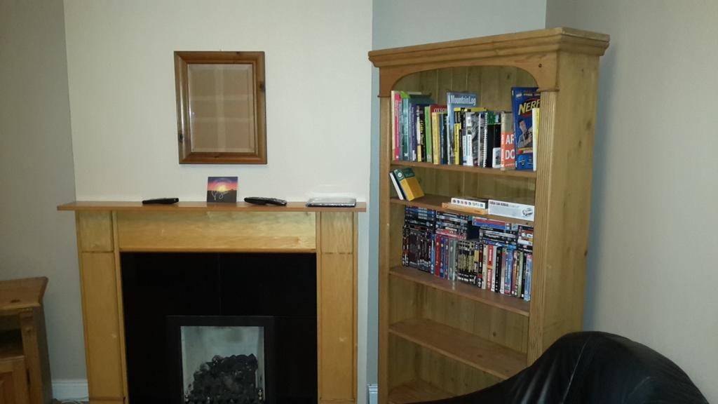 BuckleyKian's tweet photo. @delorentos pride of place in the new house! #onlyCD In the house #NightBecomesLight #mantelpiece art #movinginday :) http://t.co/opogNN5XZo