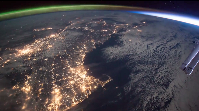 weathernetwork's tweet photo. The northern lights meets sunrise in this incredible NASA video: http://t.co/LLcbjmsqVL http://t.co/7ix4jtTDnu